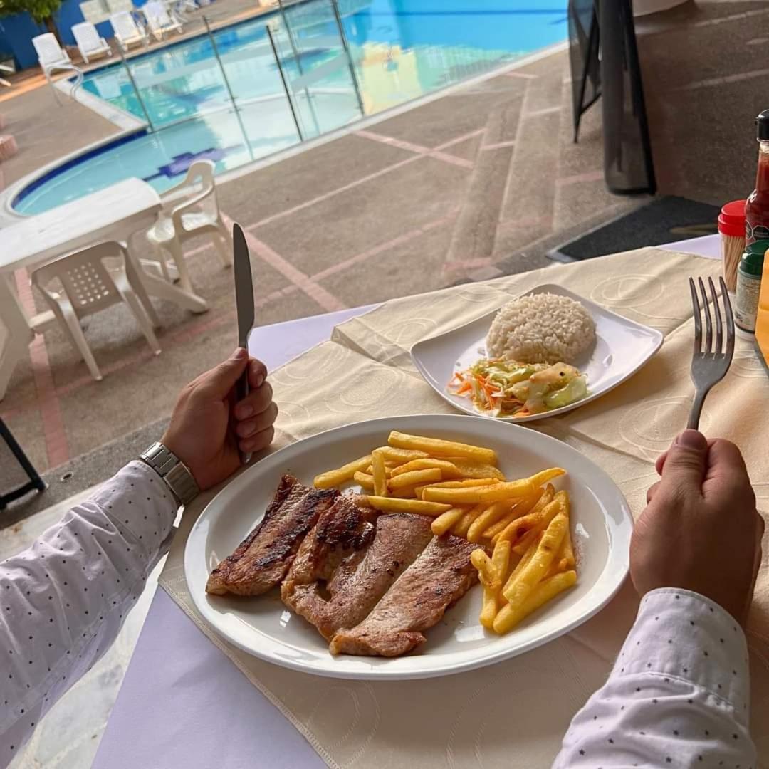 Zahira Hotel Melgar Eksteriør billede